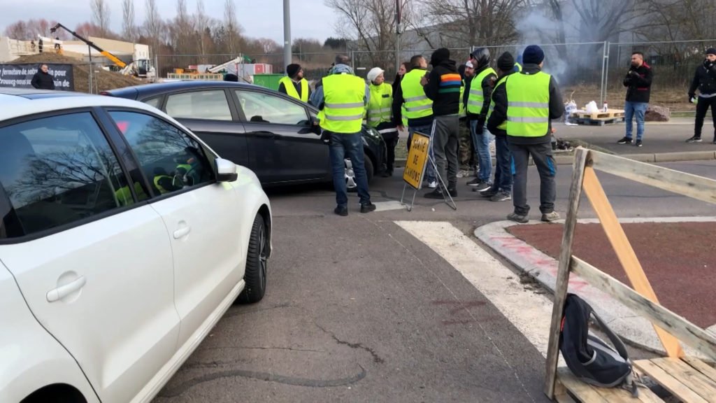 Sujet gilets jaunes en zone commerciale de Sarreguemines