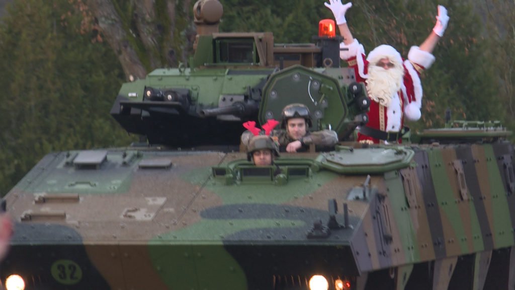 Le Père noël débarque chez les militaires !