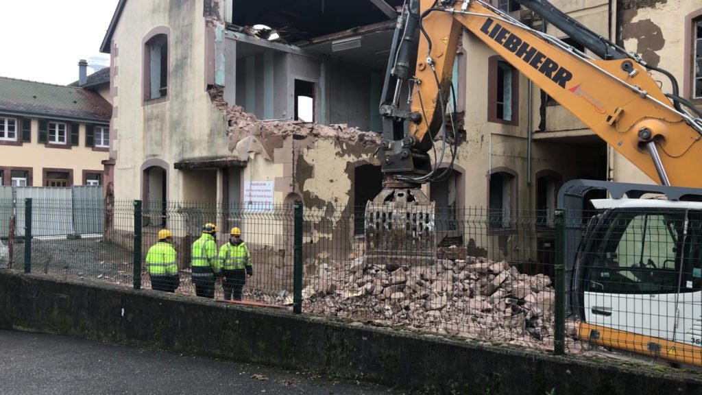 Dépolluer pour reconstruire