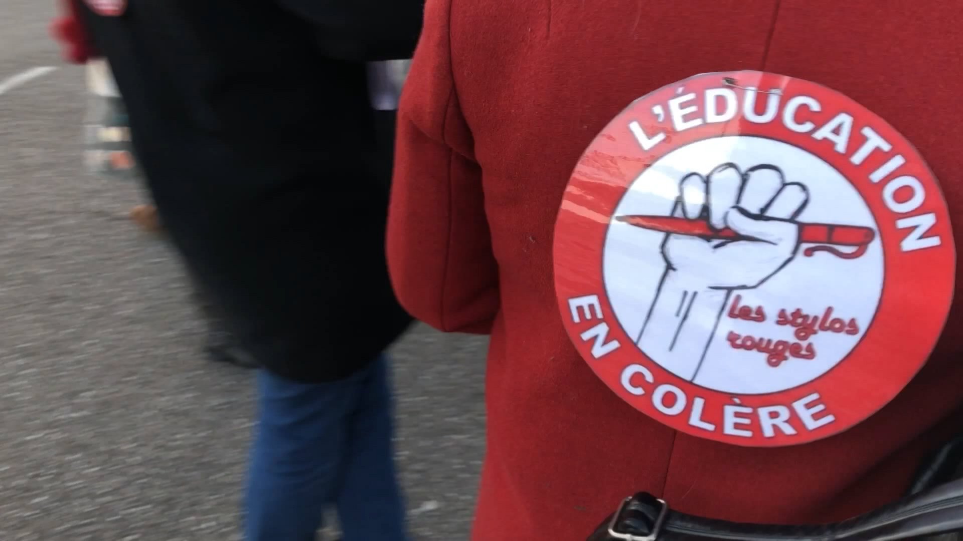 Les Stylos Rouges Les stylos rouges manifestent au collège Robert Doisneau à Sarralbe ...
