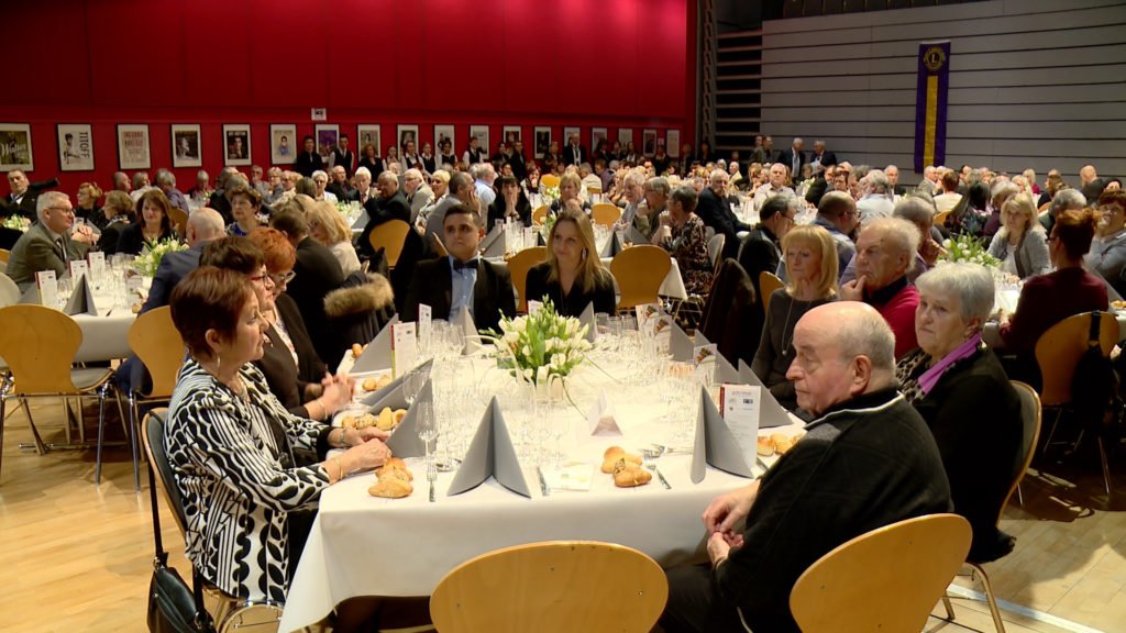 Le repas Noel de joie pour la bonne cause