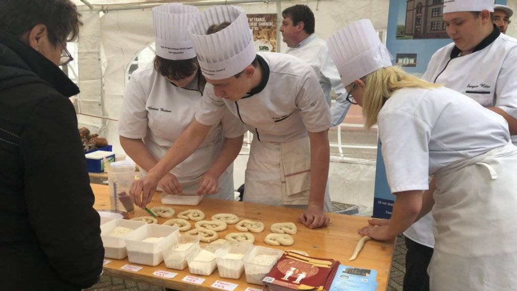 Les élèves du Simon Lazard transmettent leur savoir-faire de boulanger