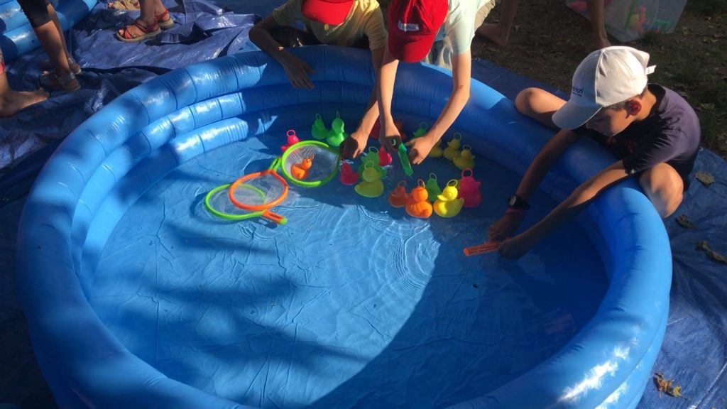 Canicule : les enfants se rafraîchissent au périscolaire