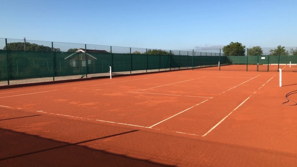 De nouveaux terrains de tennis à Roth