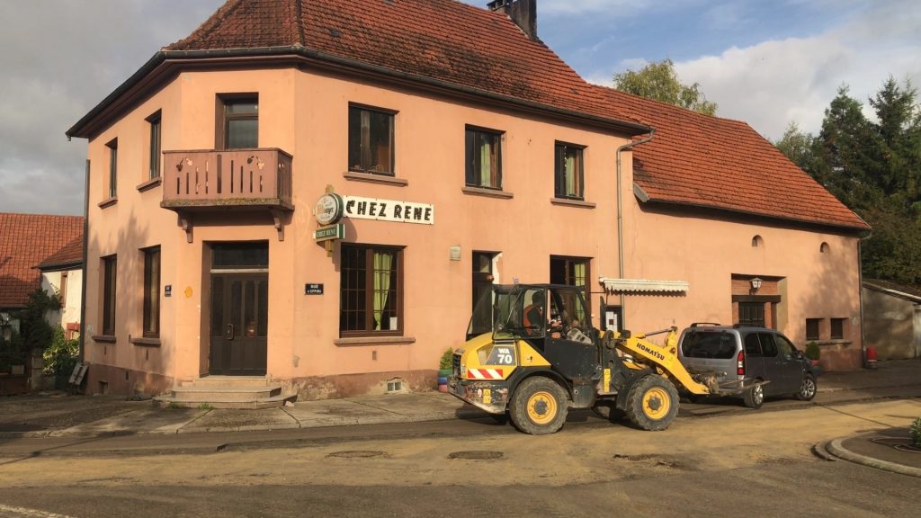 Réimplanter les cafés dans les zones rurales