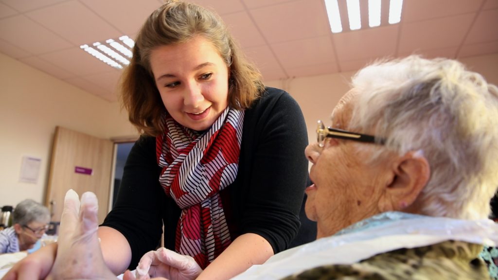 Chloé Schwartz au service des aînés