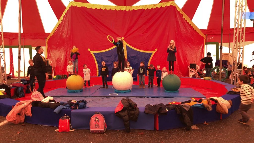 Les enfants au cirque