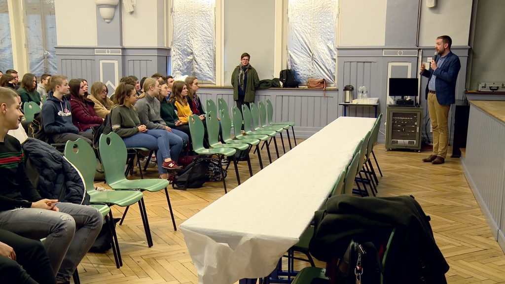 Projection-débat au Jean de Pange