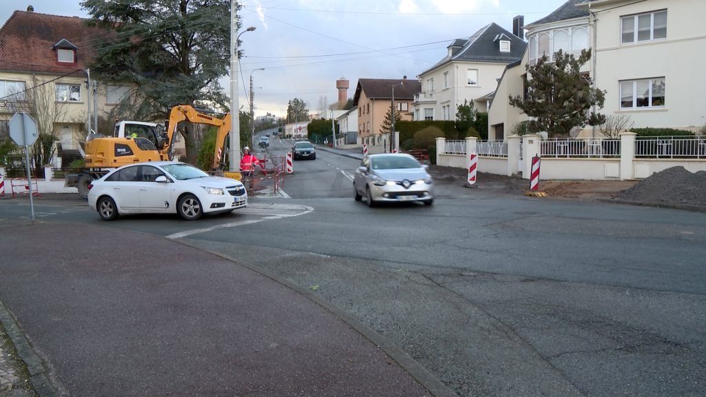 Le carrefour du Blauberg est jugé dangereux par les riverains. Des travaux sont en cours pour installer des feux et renouveler la chaussée.