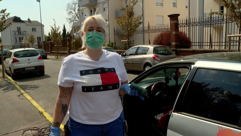 Aurore fait les courses pour Colette : un bel exemple de solidarité intergénérationnelle