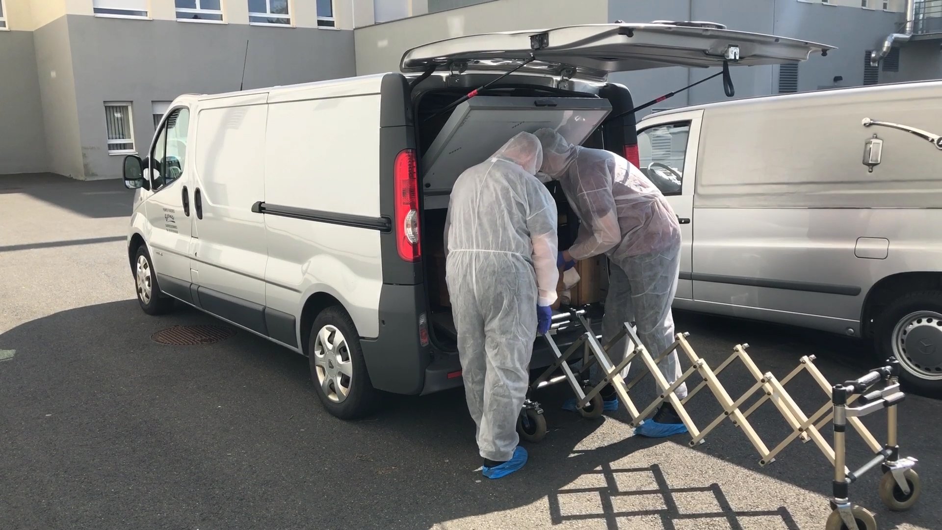 Les services funéraires sont surchargés  Mosaik Cristal