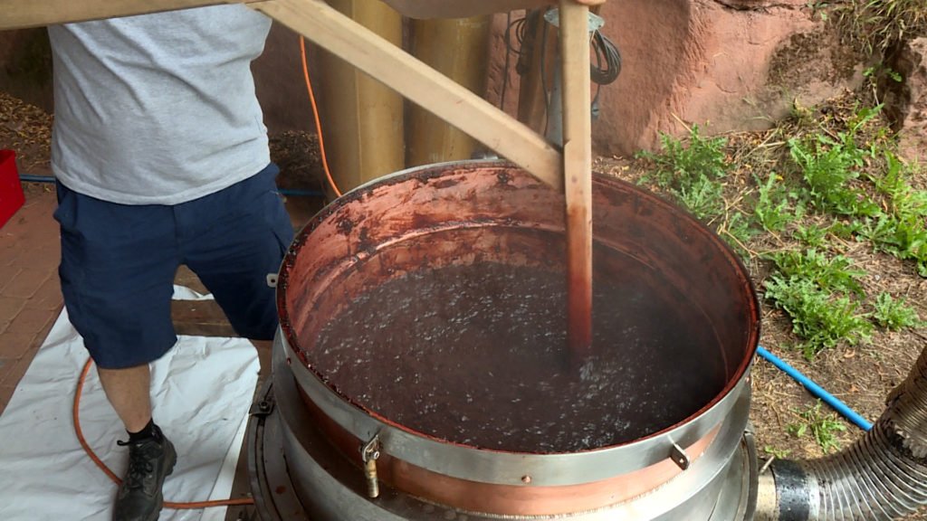 La saison du Quetscheschlaeggel est ouverte au Moulin d'Eschviller