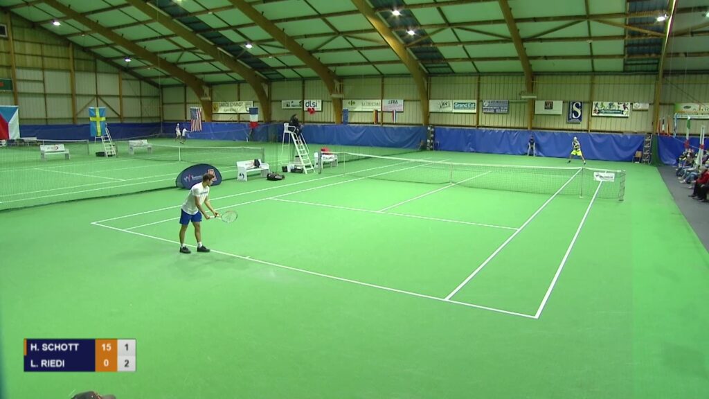 Tennis : Hugo Schott a affronté Leandro Riedi