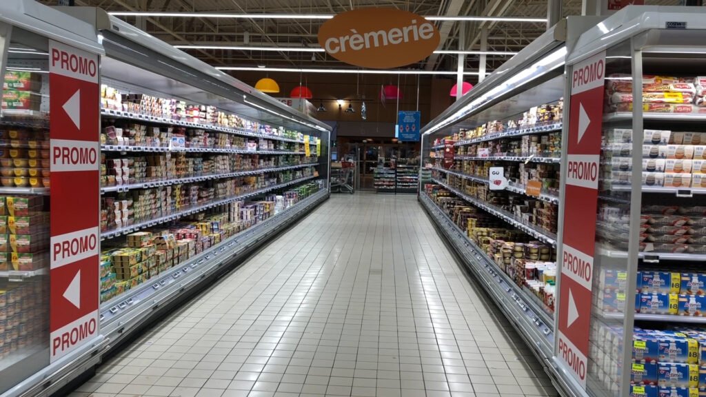 Couvre-feu à 18 heures : comment les clients et les équipes du magasin Cora s’adaptent ?