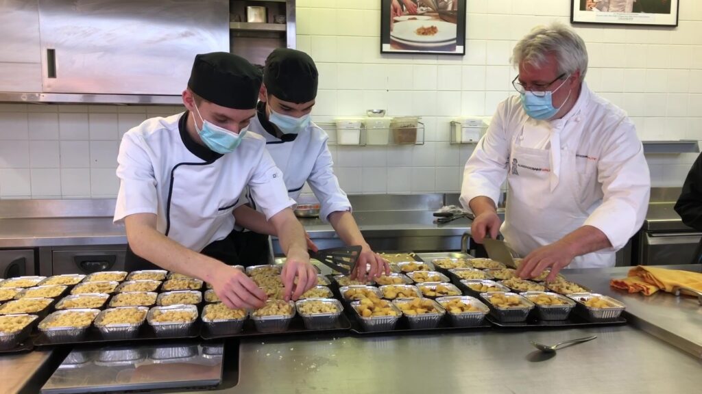 De futurs chefs solidaires au lycée Simon Lazard