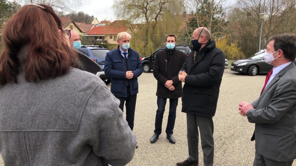 Le préfet de la Moselle Laurent TOUVET visite le centre de vaccination de Bitche