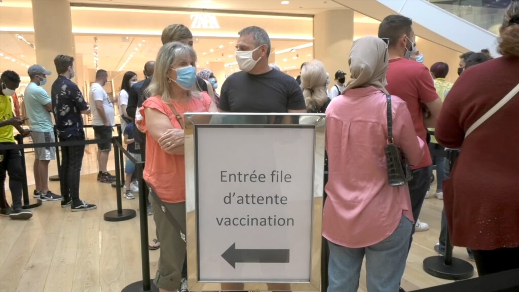 Pass sanitaire : malgré les réticences, la course au vaccin est lancée