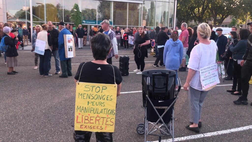 Première manifestation contre le pass sanitaire à Sarreguemines