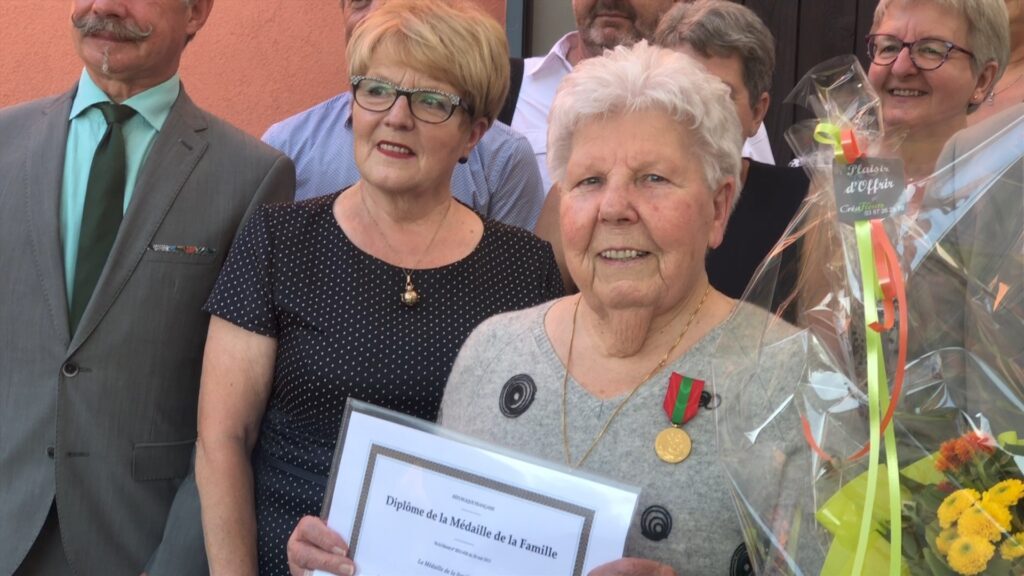 Anne-Marie Bezy a reçu la médaille de la famille