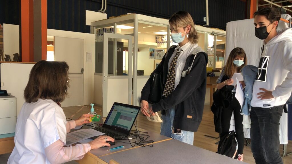 Le centre de vaccination se déplace au lycée