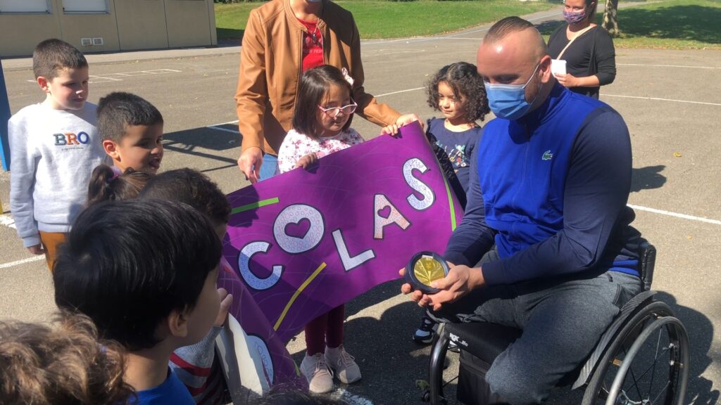 Nicolas Peifer en visite à l’école de la Montagne Supérieure