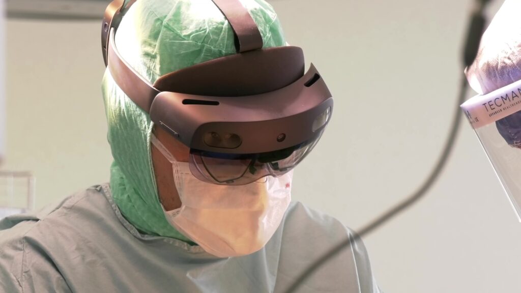 Un casque de réalité augmentée pour faciliter les interventions orthopédiques