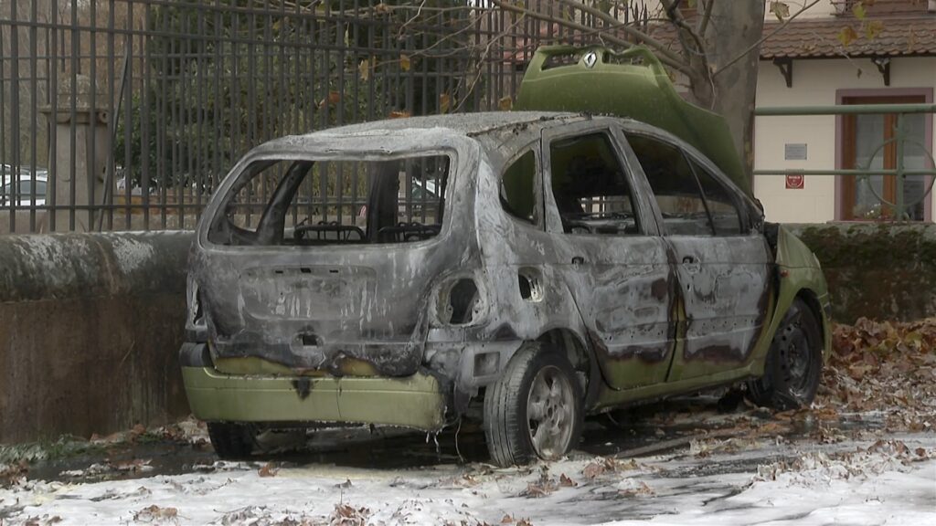 Voiture incendiée près du commissariat de Sarreguemines