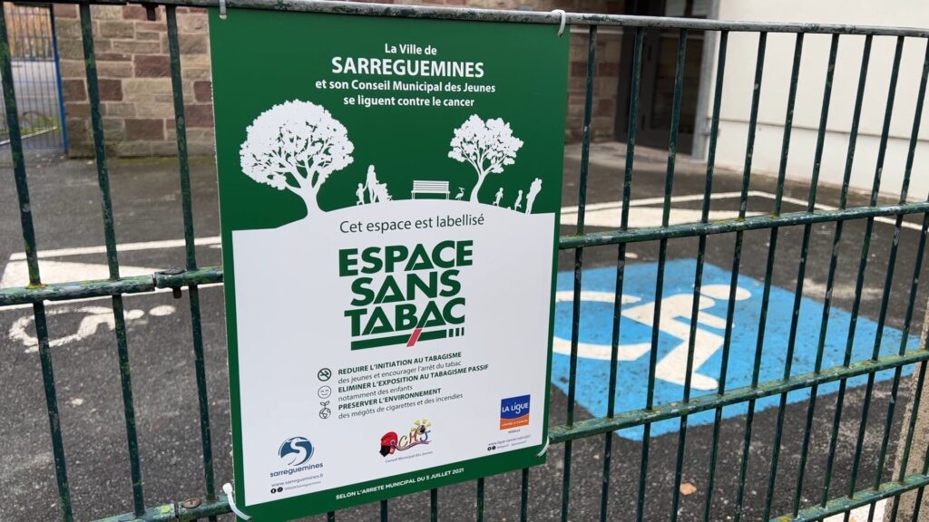 Des espaces sans tabac autour des écoles