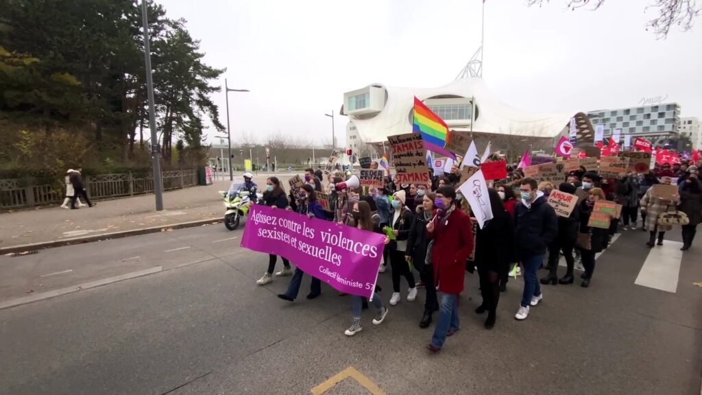 Une marche contre les violences faites aux femmes