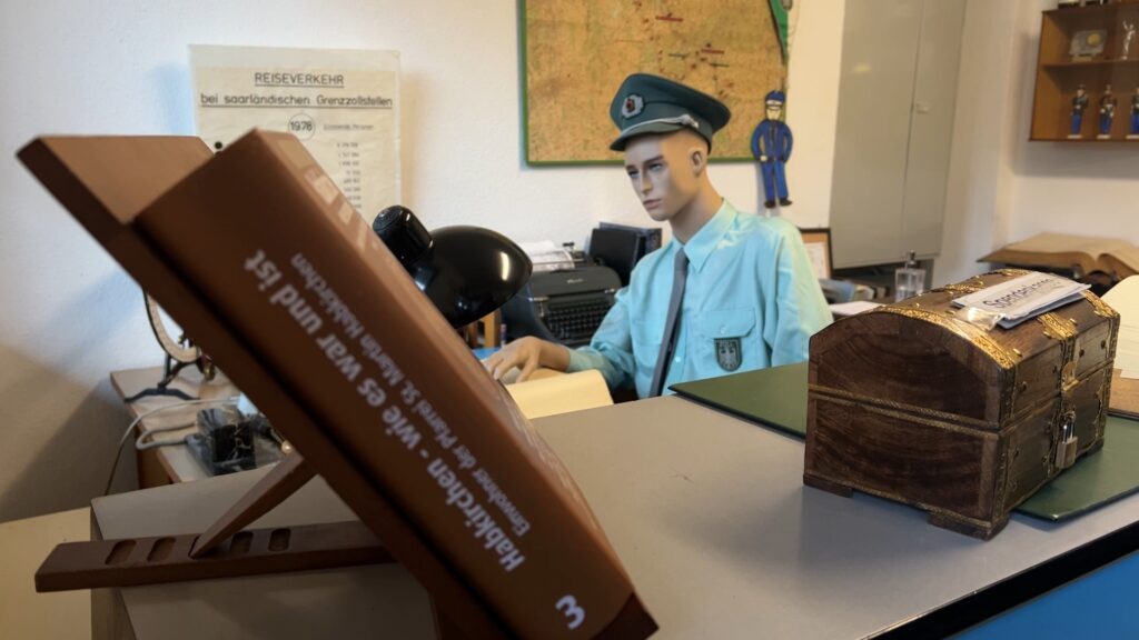 Le Consul de France en Sarre visite le musée des douanes