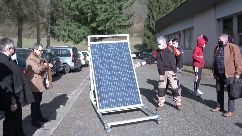 Projet scolaire : créer une borne solaire de recharge