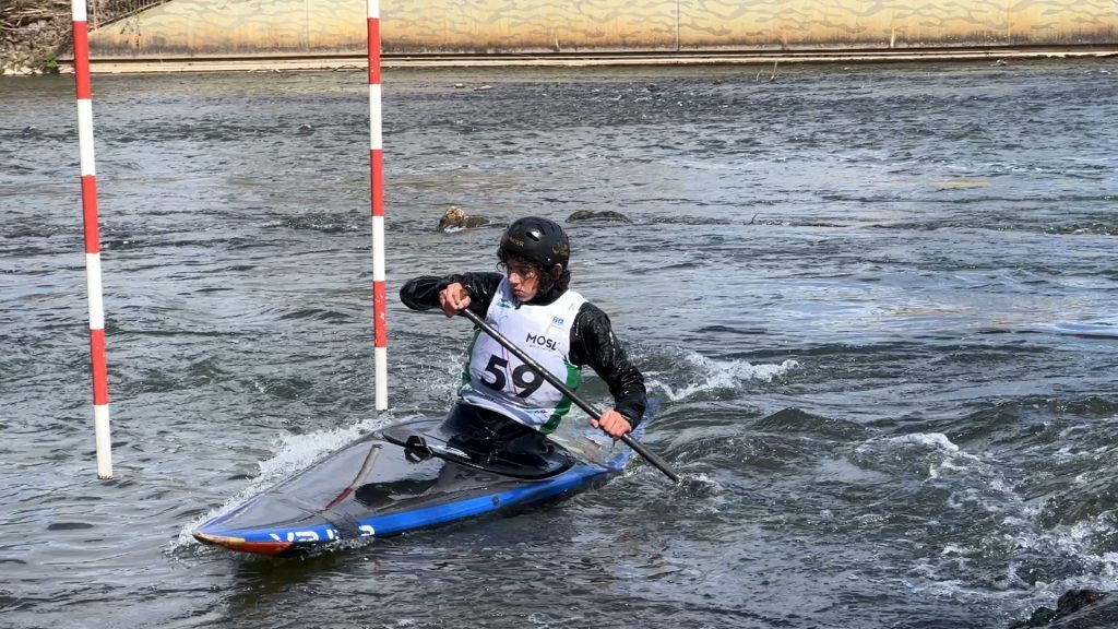 La compétition continue pour les kayakistes