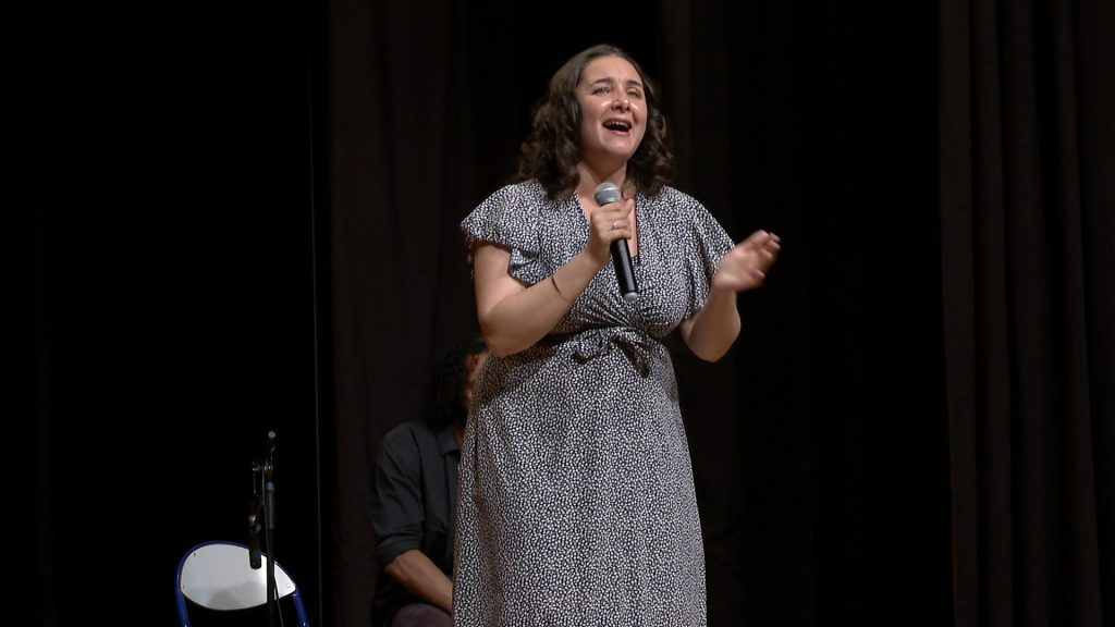 Maya, chanteuse malvoyante, illumine la scène de Sarralbe