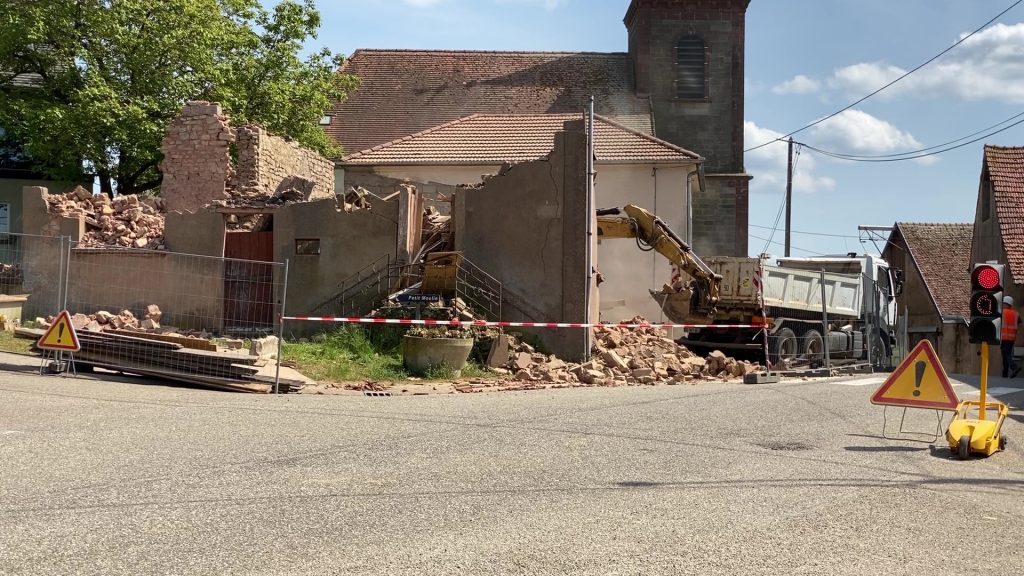 Destruction d’une maison pour libérer un carrefour à Hoelling