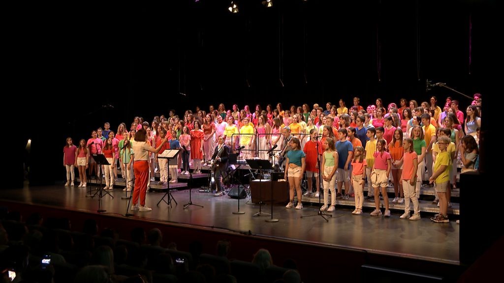 170 choristes sur la scène de l’Hôtel de Ville