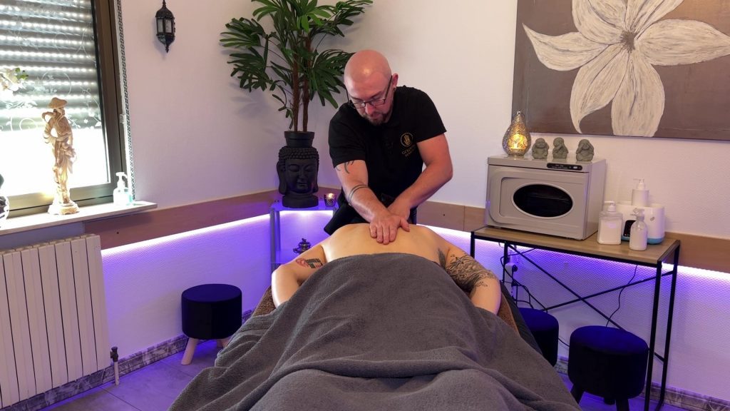 Frédéric Rueff se prépare aux championnats européens de massage