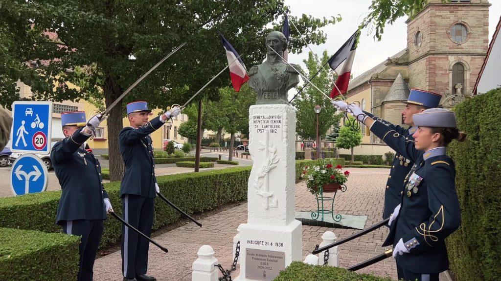 Des officiers de l’école militaire interarmes de Saint-Cyr en visite à Saint-Jean-Rohrbach