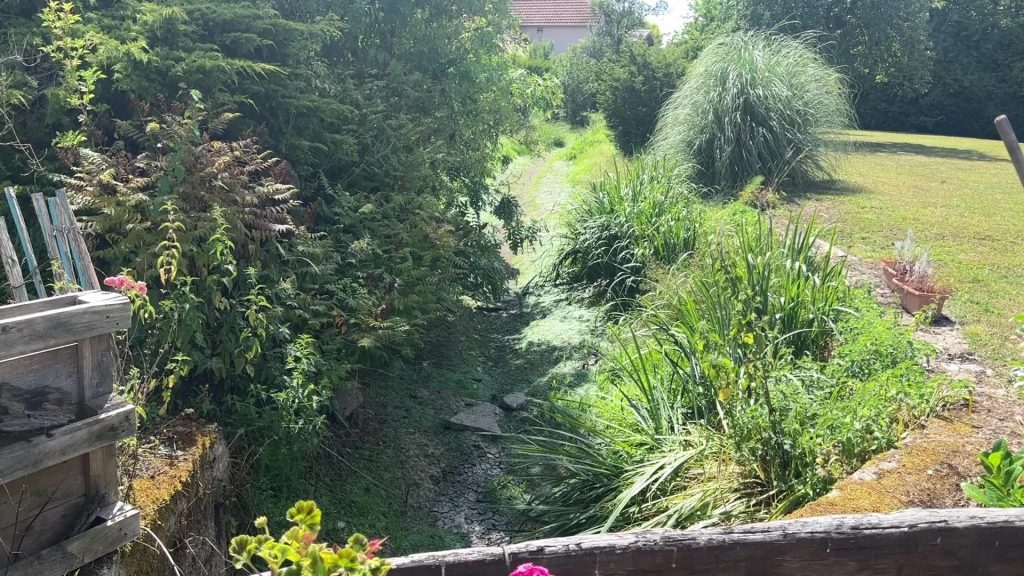 Détournement d’eau : un canal à sec à Ippling