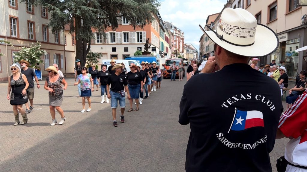 De la danse country au centre-ville durant l’été