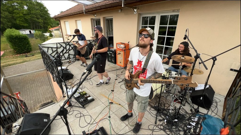 Des musiciens à la maison dans le cadre du festival Neufest