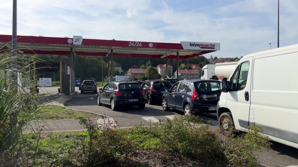 Forte demande et difficultés d’approvisionnement : les usagers peinent à trouver du carburant