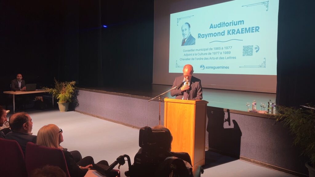 L’auditorium du casino nommé en hommage à Raymond Kraemer