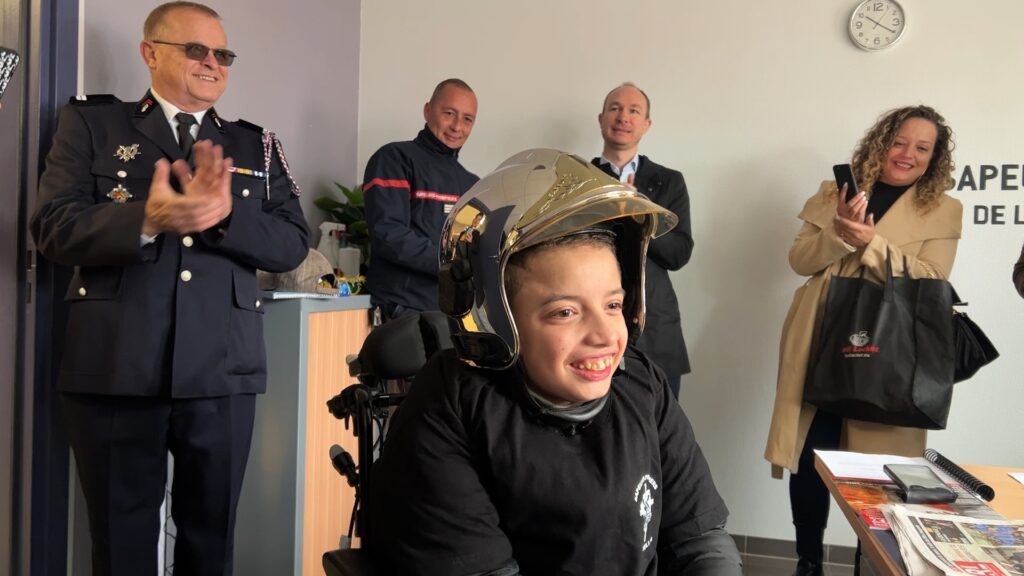 Rayhan, ambassadeur du Téléthon visite la caserne des pompiers