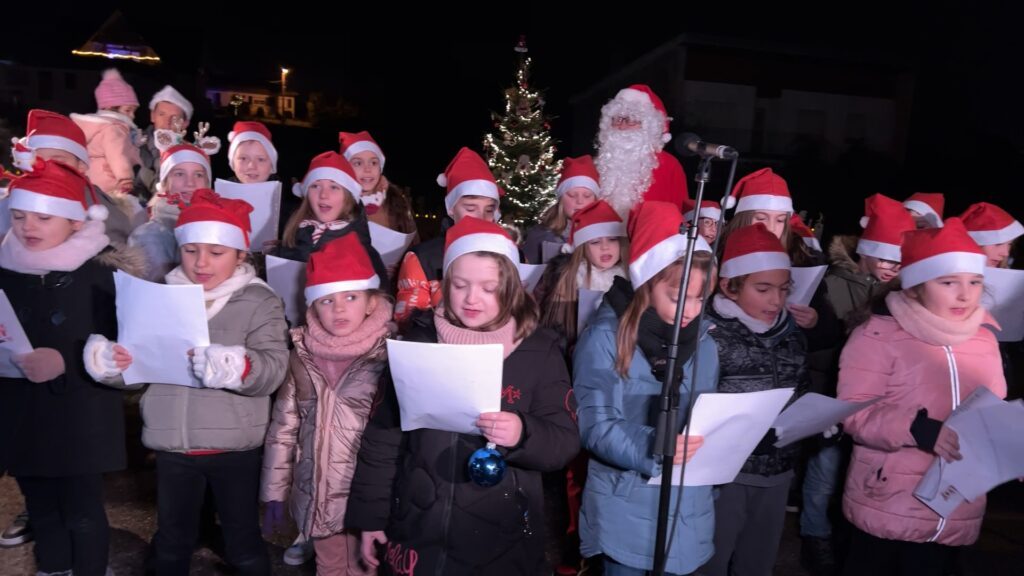 À Woustviller, les enfants participent pleinement aux festivités de Noël