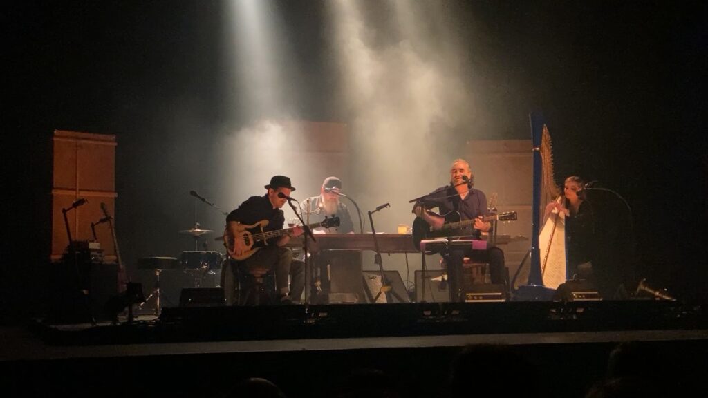 Salle comble à Meisenthal pour Stephan Eicher et son spectacle “Et voilà!”