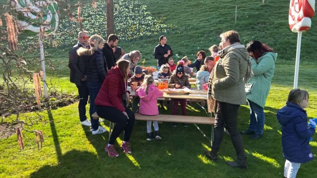 En quête des œufs de Pâques au Jardin pour la Paix