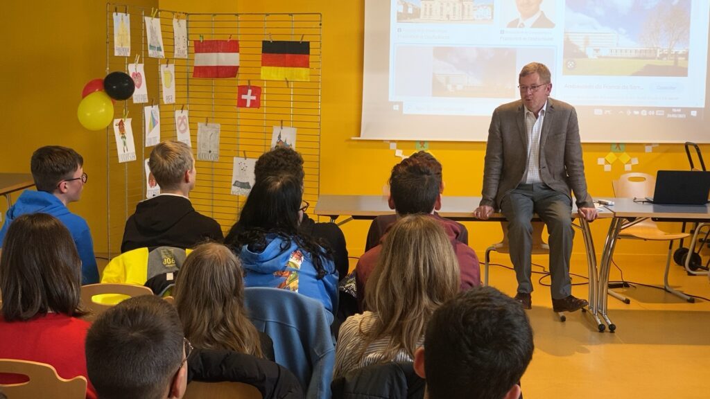 Le consul à la rencontre des élèves dans son ancien collège