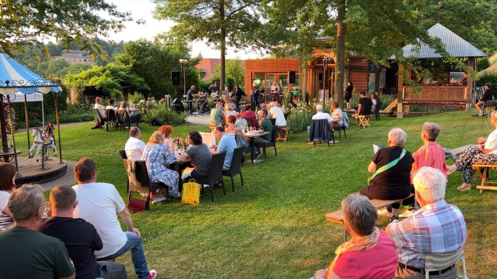 Grillades et musique au Jardin pour la Paix