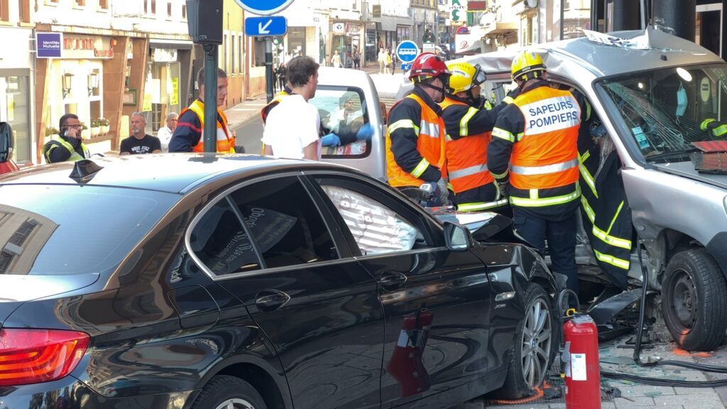 Un accident spectaculaire au centre-ville de Sarreguemines