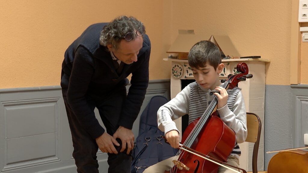 Apprendre à jouer d’un instrument gratuitement c’est possible avec le projet Démos